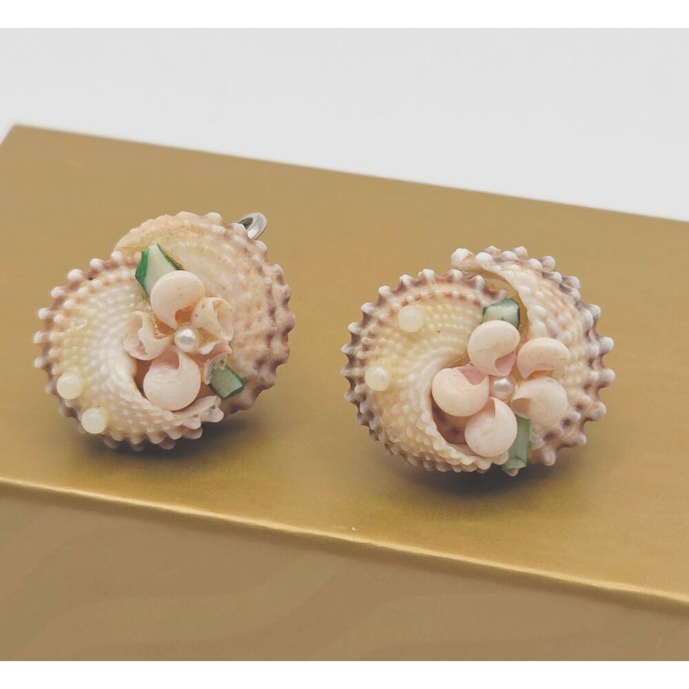 Natural Sea Shell Earrings Vintage 1930's Screw Back Coastal Beachy Cottagecore